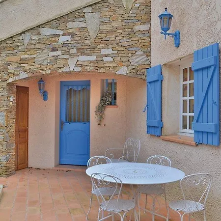 Three-bedroom Holiday In 度假居 *