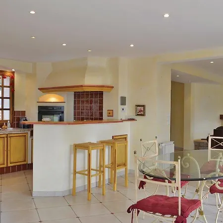 Three-bedroom Holiday In Holiday home Le Brusc