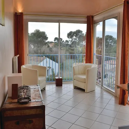 Three-bedroom Holiday In 勒布鲁茨