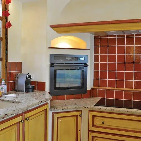 Three-bedroom Holiday In Le Brusc