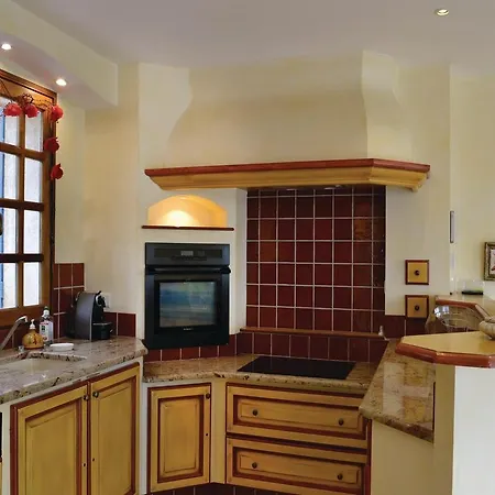 Three-bedroom Holiday In * Le Brusc
