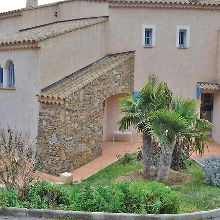 Three-bedroom Holiday In Le Brusc